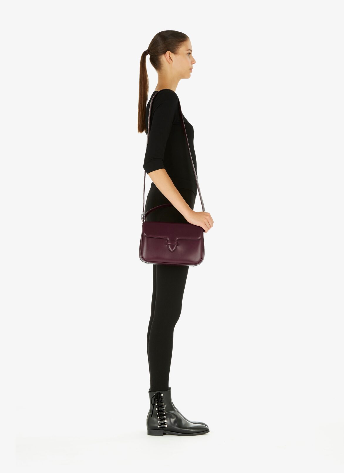 CLOSED BAG IM C.LUX CLOU ARABESQ. STRAP POURPRE ALAÏA PURPLE  CLOSED BAG IM C.LUX CLOU ARABESQ. STRAP POURPRE